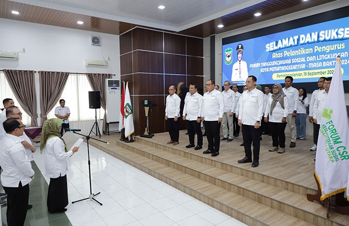 Kepala Bappeda Mendampingin Walikota menghadiri Pelantikan F-TJSLP Kota Pematangsiantar